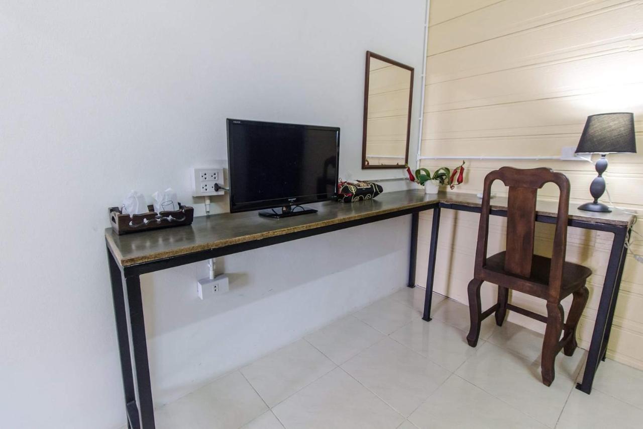 Savika Guesthouse Ranong Exteriör bild